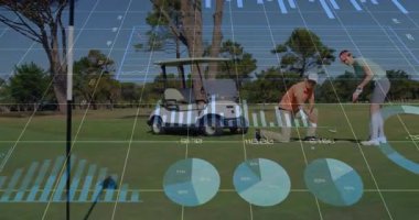 Dişi golfçü topu yerleştirerek veri örtüsünü etkinleştiriyor haritalama rulosu ve izleme vuruşu başarıya ulaştı. Spor, analiz, kesinlik, açık hava, rekabet, işbirliği, görselleştirme