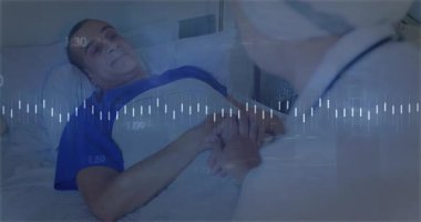 Doktor hastanın elini tutuyor, steteskop takıyor ve yaşamsal değerleri dalga boyu takip ediyor. Tıbbi, sağlık, izleme, profesyonellik, teknoloji, hasta bakımı, klinik