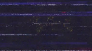 Arıza çizgileri dalgalanırken, dünya haritasında birleşen altın düğümler küresel ağı görselleştiriyor. Fütürist, dijital, soyut, bağlantı, teknolojik, yenilikçi, ağ