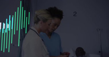 Hastane odası 2 'de doktor ve hemşire tarafından yönlendirilen ses dalgası. Tıbbi, sağlık, teknoloji, profesyonel, tanı, klinik, iletişim