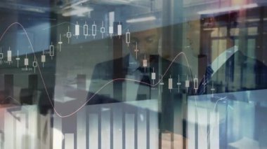 Kıdemli lider tıkırdatma tableti, pazar verilerini analiz eden kıdemsiz öğrencilere yol gösteren bar tablosunu tetikledi. İş, finans, analitik, şirket, takım çalışması, dijital, profesyonel