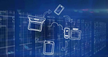 Sunucu raflarının üzerinde oklarla bağlanan dairesel bulut ve aygıt simgeleri gösteriliyor, veri görselleştirmesi. Teknoloji, bağlantı, veri, ağ, dijital, altyapı, yenilik