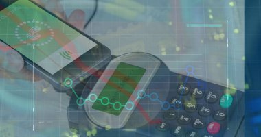 Kasada, telefon ikonu ve şebeke örtüsüyle erişkin eli tutarak temas kurulamaz bir ödeme gerçekleştirmek. Teknoloji, ticaret, dijital, yenilik, iş, işlem, bağlantı