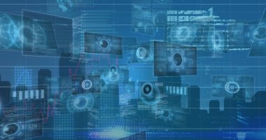 Mavi şehir silueti üzerinde yüzen dijital paneller, tarama simgeleri ve kod parçacıkları gösteriliyor. Teknoloji, yenilik, veri, siber güvenlik, dijital, analitik, gelecekçilik