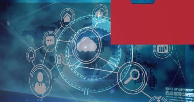 Mavi arkaplandaki veri işleme üzerinden hareket eden saatin resmi. Küresel ağ ve bilgisayar arayüzü teknolojisi kavramı.