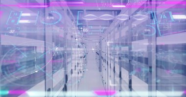 Veri merkezi koridoru, sunucu raflarıyla birlikte güvenli koridorda yüzen holografik pasta grafiğini gösteriyor. Teknoloji, siber güvenlik, yenilik, fütürizm, dijital altyapı, veri analizleri, yüksek teknoloji