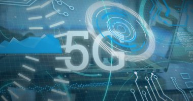 Bilgisayarı kullanan kişinin orta bölümünde 5G yazılı mesaj pankartı ve yuvarlak tarayıcı görüntüsü. Küresel ağ ve iş teknolojisi kavramı