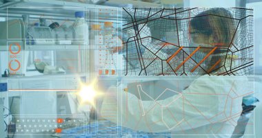 Laboratuvar tezgahında pipet kullanarak laboratuvar önlüğü ve eldivenleriyle Hintli bilim adamını ameliyat etmek. Araştırmacı, veri görselleştirme, bilimsel, analitik, biyomedikal, teknoloji, yenilik