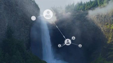 Şelale, geçit üzerindeki bağlantıları göstererek büyüyen ağa bağlanan düğümleri başlatıyor. Doğa, bağlantı, dijital, yenilik, manzara, teknoloji, soyutlama