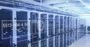 Sunucu raflarında görünen şebeke çizgileri, kamera panelleri, solmadan önce güncellemeler için güncellemeler. Teknoloji, veri, otomasyon, dijital, ağ, altyapı, modern