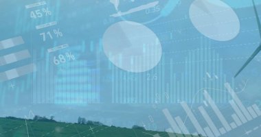 Yarı saydam grafikler ve dünya haritasını kırsal tepeye rüzgar türbini bıçağıyla kaplıyor. Veri, analitik, görselleştirme, sürdürülebilirlik, teknoloji, çevre, temiz enerji