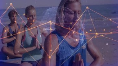 Üç yetişkin plaj minderleri üzerinde meditasyon yapıyor, ağ örgüsü örüyor sağlık için sinyal kodu oluşturuyor. Farkındalık, sükunet, bağlantı, dijital, sağlık, ahenk, dinginlik