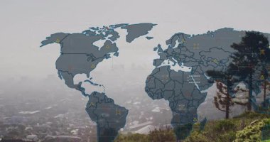 Dünya haritası görünür, kıtalar ve sınırlar solup, simgeler oluşturur ve verileri canlandırır. Küresel ekonomi, coğrafi, veri analizi, görselleştirme, kentsel manzara, modern tasarım, dijital haritalama