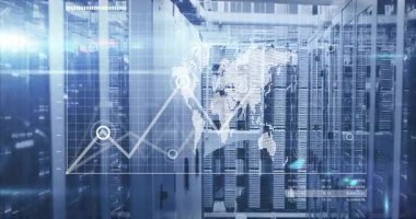 Sunucu koridorundan yansıtılan harita grafiği başlatıyor, titreşim düğümleri veri artışlarını vurguluyor. Teknoloji, analitik, yenilik, veri, dijital, ağ, görselleştirme