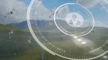 Yeşil alanlar üzerinde havadan çekim başlıyor, parçacıklar sürükleniyor, HUD ortaya çıkıyor, ikonlar ağı birbirine bağlıyor. Peyzaj, teknoloji, fütürizm, dijital, yenilik, görselleştirme, bağlantı