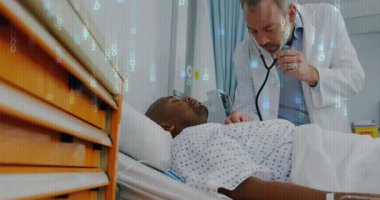 Doktor steteskop takarak hastanın hayati değerlerini kontrol ediyor. Hemşire oksijen maskesiyle geliyor. Tıbbi, sağlık, profesyonel, klinik, tanı, hastane, bakım