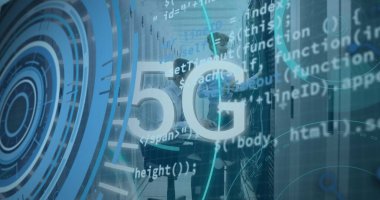 Sunucu odasında çalışan beyaz erkek ve kadın mühendislere karşı 5G yazılı afiş. Küresel ağ ve iş veri depolama teknolojisi kavramı