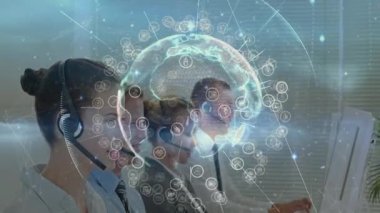 Çağrı merkezi ajanları, küresel ağı sağlayan titreşim düğümlerinin üzerindeki ekranları izliyorlar. Teknisyenler, iletişim, dijital, teknoloji, işbirliği, profesyonel, modern