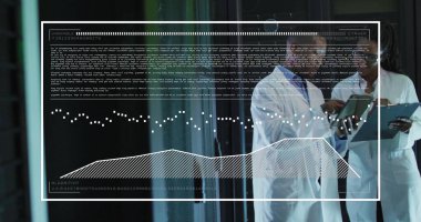 Tabletlerdeki kodları analiz etmek, veri merkezinde çalışan laboratuvar önlüğü teknisyenleri, sunucu rafları, kopyalama alanı. Teknoloji, siber güvenlik, yenilik, dijital, işbirliği, profesyonel, analitik