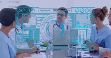 Beş sağlık görevlisi önlük giyiyor, laboratuvar önlükleri giyiyor toplantı odasında stetoskoplarla dosyaları inceliyor. Sağlık, işbirliği, yenilik, teknoloji, analiz, profesyonellik, modern