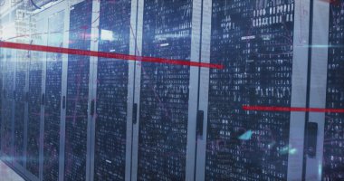 Veri merkezinde yanıp sönen LED ve ethernet kablolarını gösteren sunucu dolapları gösteriliyor, akan kod. Teknoloji, veri, siber güvenlik, ağ, altyapı, dijital, endüstriyel