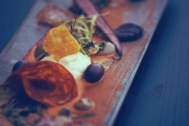 Kesme tahtasındaki yiyeceklerin yakın çekimi