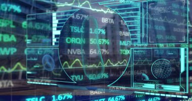 Sanal arayüz kontrol odasını genişletiyor, moleküler yapıyı, küreyi, hisse senetlerini gösteriyor. Gelecek, hologram, veri görselleştirme, dijital, teknoloji, sanayi, kontrol odası