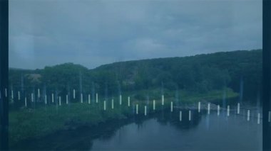 Dönen nehir veri çubuklarını döndüren, titreşen ve grafik kaydıran veri görselleştirmesi için kamera başlatılıyor. Doğa, manzara, veri, analitik, görselleştirme, teknoloji, manzara