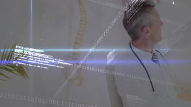 Doktor veri çerçeveli dosyaları tararken ikili kod akışları tıbbi süiti gösteriyor. Gelecekçi, profesyonel, sağlık hizmetleri, dijital, tanı, teknoloji, klinik