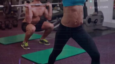 Erkek halter kaldırıyor ve kadın dambıl kaldırıyor, kondisyon grafiğini güncellemek için çömeliyor. Dayanıklılık eğitimi, spor, spor, spor, performans, spor, egzersiz