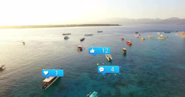 Turkuaz körfezin üzerinde uçan dron ikonları fırlatan tekneler, çarpışmayı gösteren artan sayılar. Drone, marina, su, tropikal, ikonlar, dijital, manzara