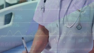 Meslektaşım gülümseyerek yaklaşırken tıbbî uzman vardiyaya başlıyor. Sağlık, takım çalışması, profesyonellik, klinik, şefkatli, hasta bakımı, tıbbi çevre