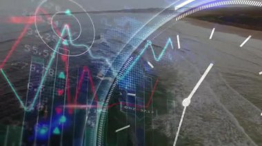 HUD örtüsü dalgaların üzerinde kayboluyor, yükselen grafikler, titreşen harita tik-tak saati piyasa eğilimlerini gösteriyor. Veri, analitik, görselleştirme, teknoloji, finansal, dijital, açık hava
