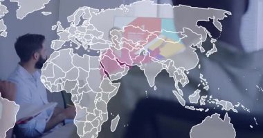 Sunucu, el çırparak gelen meslektaşının haritası olarak iş toplantısına başlıyor. İş, takım çalışması, sunum, işbirliği, veri, analitik, modern