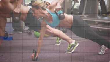 Dişi ve erkek fitness partnerleri, veri grafikleri tırmanırken tahta kalas çanları dengeliyor. Eğitim, güç, dayanıklılık, hareket, performans, biyomekanik, istikrar