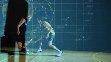 İki oyuncunun dünya ile düello yaparken, sarı formalı oyuncunun AR teknolojisini resmetmesi üzerine. Spor, rekabet, sanal, gelecek, teknoloji, yenilik, atletizm