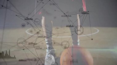 Kamera, spor verileri eşleşmesi ile topa vurduğunu gösteriyor. Atletik, modern, dinamik, performans, fitness, teknoloji, eğitim