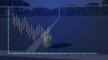 Taban çizgisinin yakınında dinlenen tenis topu, veri eğilimini göstermek için çıta grafiğinin yükselmesini ve kaymasını tetikliyor. Spor, görselleştirme, veri, analiz, açık hava, fitness, dijital