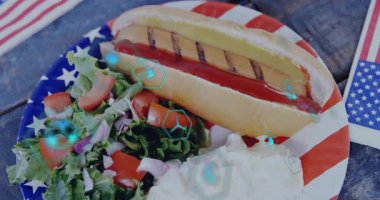 Döngü başladığında, neon ikonlar sosisli ve salatada yüzüyor, kümeleniyor, vurgu için sola kayıyor. Şenlikli, vatansever, şehirli, canlı, kutlayıcı, dinamik, renkli