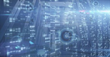 Teknoloji tesisinde şeffaf veri panelleri ile ışık ve holografik HUD görüntüler yansıtılıyor. Fütürist, sibernetik, daldırıcı, parlak, teknolojik, dijital, soyut