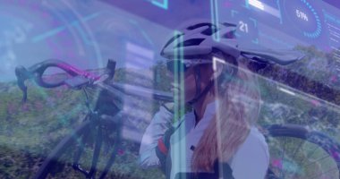 Kask gözlüğü eldiven verileri eşleşerek yol kenarında hareket eden omuz bisikleti sürücüsü. Spor, teknoloji, canlılık, açık hava, fitness, modern, yenilik