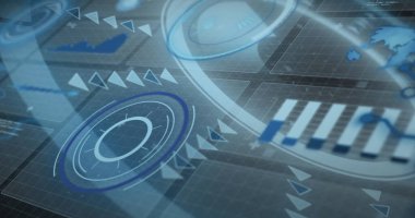 Gösterge paneli arayüzü, yüksek çözünürlüklü göstergeler, ok kümeleri, veri çizelgeleri ve dünya haritası ızgarada gösteriliyor. Gelecek, teknoloji, arayüz, veri, görselleştirme, siber, dijital