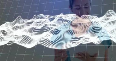 Kadın sağlık çalışanı tableti tıkırdatıyor, verileri ayarlıyor ve izliyor, şebekede dalga formları yaratıyor. Sağlık, teknoloji, veri, gelecek, dijital, analiz, yenilik