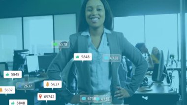 Kariyerinin ilk yıllarında iş yerinde yükselen sosyal ikonlar oluşturan ve sonra da kaybolan bir kadın ilanı. Profesyonel, yenilik, dijital, ağ oluşturma, büyüme, takım çalışması, modern