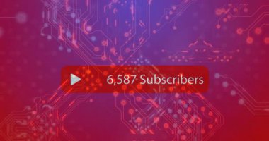 Abone kartı parlayan, titreşen, güncellenen, büyüme gösteren devreler üzerinde kayıyor. Teknoloji, dijital, fütürist, veri, yenilik, ağ, ilerleme