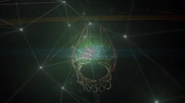 Top içeri girince oyuncunun kolları, basketbol topunu spor teknolojisi vitrininde kablo çerçevesine batırıyor. Fütürist, dijital, neon, sanal, ağ, enerjik, yüksek teknoloji