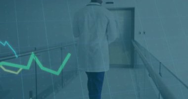 Doktor hastane koridorunda kapıya doğru yürürken animasyon çizgileri olay yerinde hareket ediyor. Tıbbi, sağlık, araştırma, analitik, profesyonel, dijital, modern