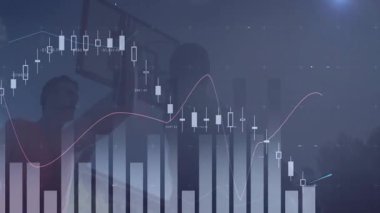 Canlandırılmış finans şamdanı şeması çemberin oyuncu atlaması olduğunu gösteriyor, top ağdan düşüyor. Spor, takım çalışması, hareket, açık hava, canlı, rekabetçi, enerji