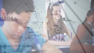 Kadın öğrenci sınav yazılarını durdururken şeffaf puls düğümleri düşünce sergiliyor. Öğrenme, eğitim, dijital, teknoloji, konsantrasyon, kavrayış, yenilik