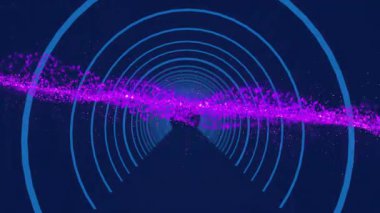 Mor parçacık kurdelesi, neon-mavi halka tünel kamerasına akarak görsel veri akışını sağlıyor. Soyut, geleceksel, dijital, hareket, bilim kurgu, teknoloji, dinamik